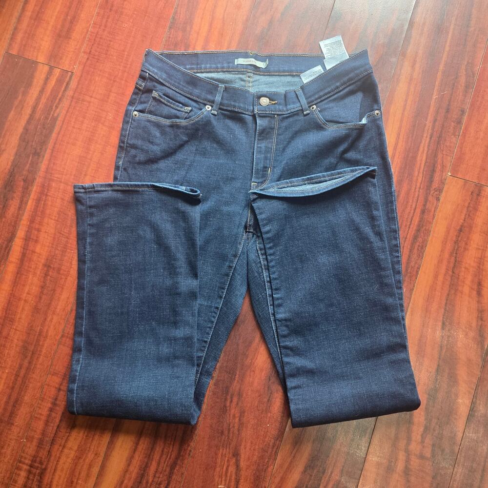 Womens Levis classic Bootcut 31 x 32
12 M